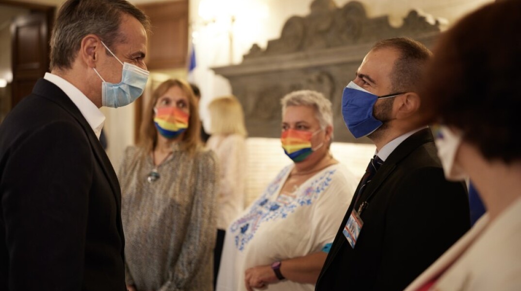 Ο Κυριάκος Μητσοτάκης συναντήθηκε με την Επιτροπή για την Εθνική Στρατηγική Ισότητας των ΛΟΑΤΚΙ+ © Eurokinissi / ΓΡΑΦΕΙΟ ΤΥΠΟΥ ΠΡΩΘΥΠΟΥΡΓΟΥ 