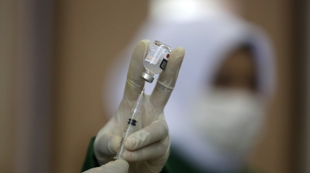 Ενβόλιο Covid-19 © EPA/HOTLI SIMANJUNTAK