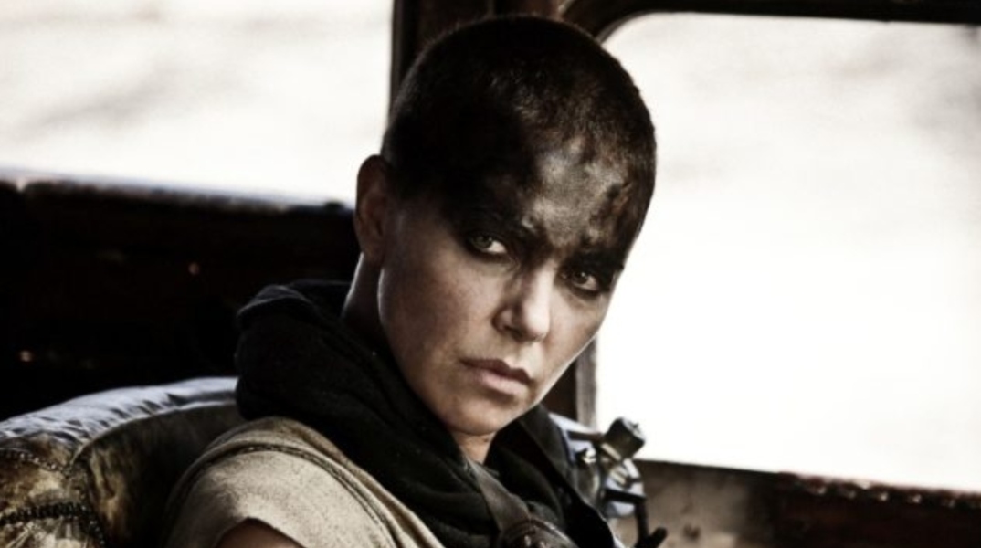 Η Σαρλίζ Θερόν στην ταινία «Mad Max: Fury Road» - Η Ντέινα Γκραντ ήταν κασκαντέρ σε σκηνές της ταινίας