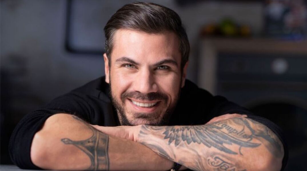 Ο Άκης Πετρετζίκης