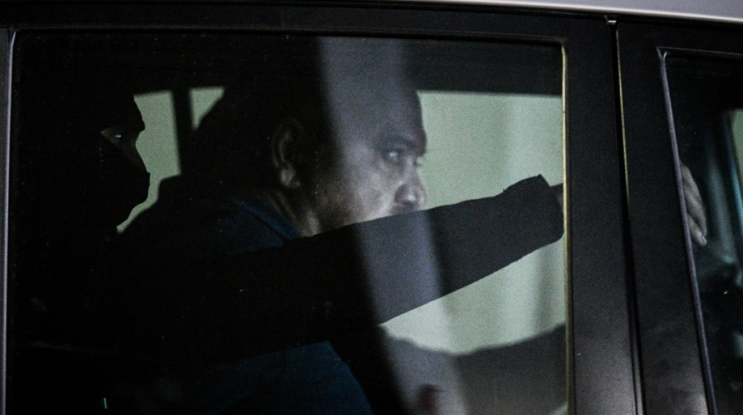 Ο Χρήστος Παππάς κατά την μεταγωγή του στο Εφετείο