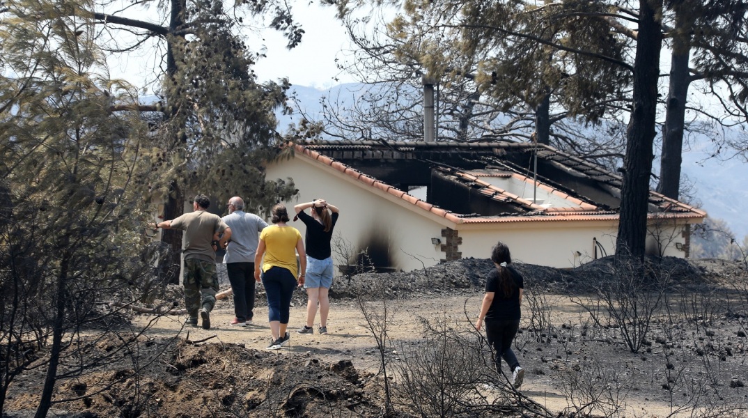 Ο πρόεδρος της Κυπριακής Δημοκρατίας, Νίκος Αναστασιάδης, χαρακτήρισε τις φωτιές ως άνευ προηγουμένου καταστροφές, πέραν αυτών της τουρκικής εισβολής 