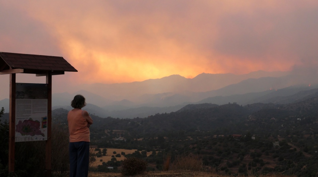 Φωτιά στην Κύπρο: Ο υπουργός Εσωτερικών Νίκος Νουρής κάνει λόγο για την καταστροφικότερη πυρκαγιά από καταβολής της Κυπριακής Δημοκρατίας. 