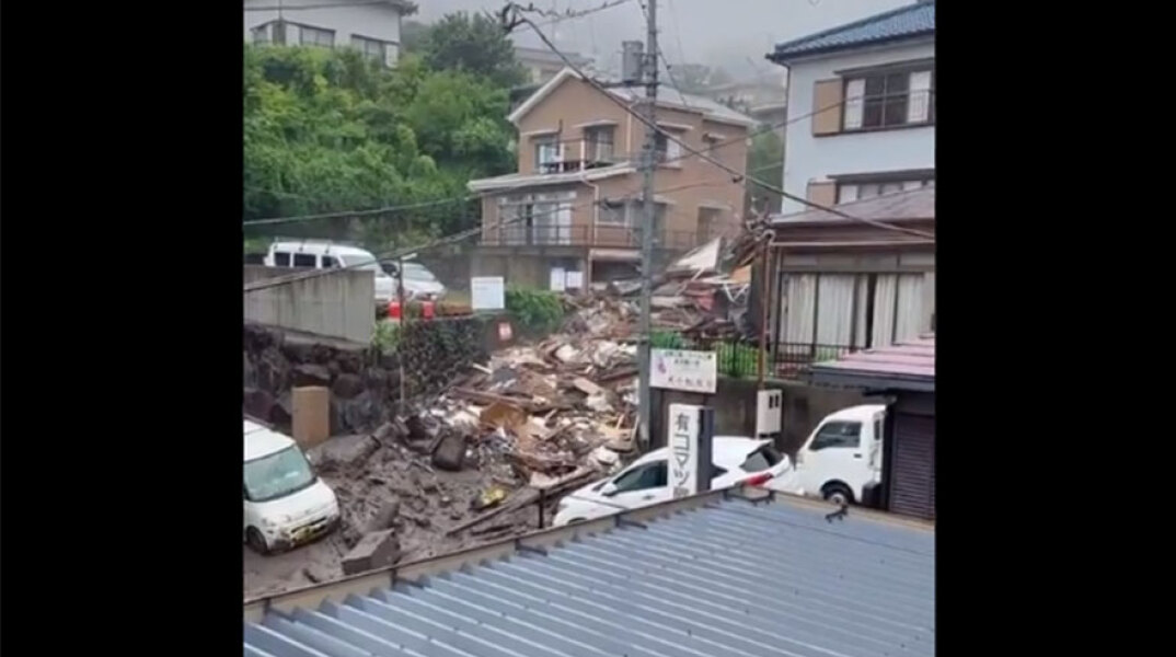 Φονικές κατολισθήσεις στην Ιαπωνία - Το «ποτάμι» χώματος και λάσπης παρασύρει τα πάντα στο πέρασμά του στην παραθαλάσσια πόλη Ατάμι