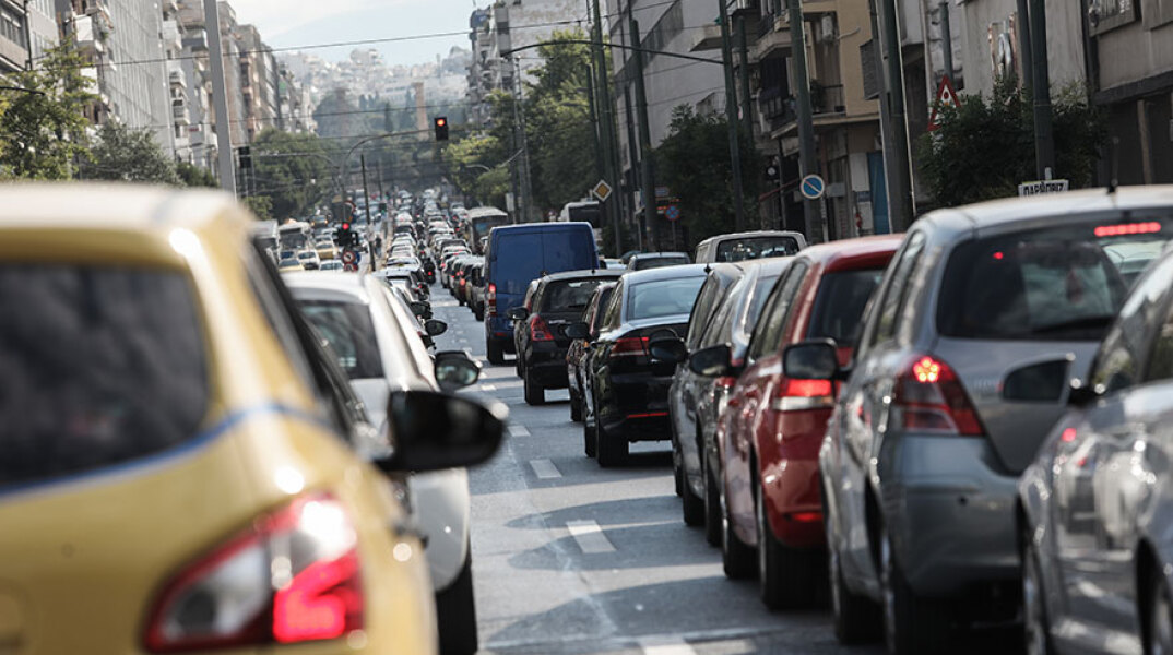 Οχήματα - Μποτιλιάρισμα (ΦΩΤΟ ΑΡΧΕΙΟΥ) - Προωθείται η ψηφιακή υπηρεσία «myAuto»