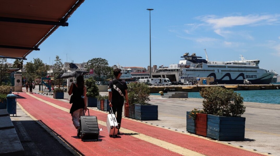 Στο λιμάνι του Πειραιά © Eurokinissi