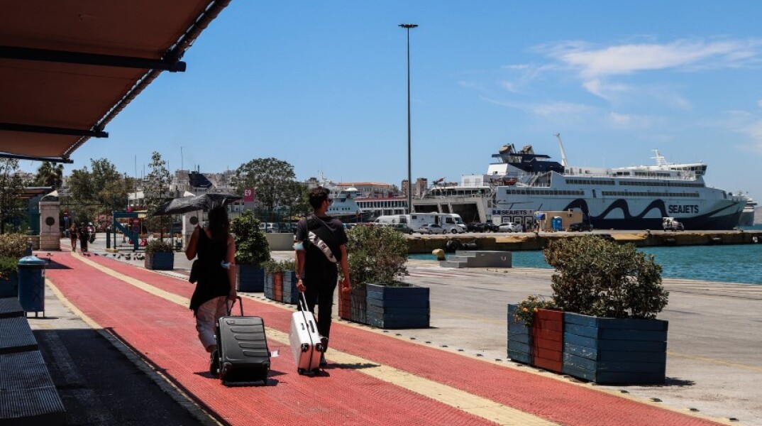 Στο λιμάνι του Πειραιά © Eurokinissi