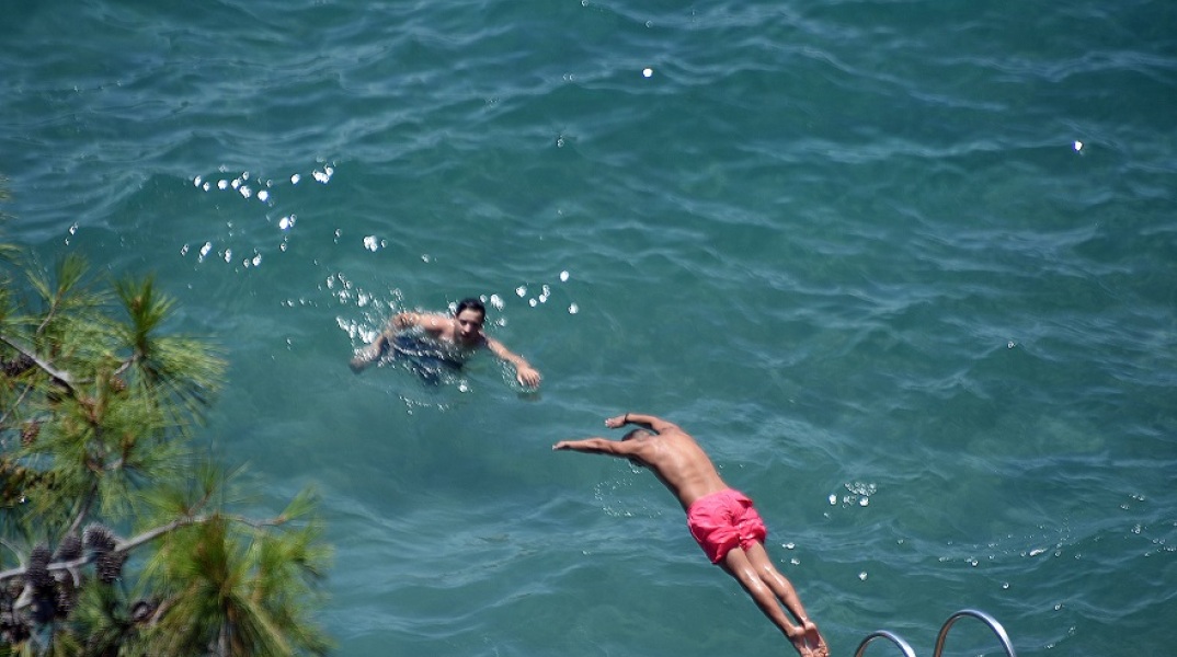 Βουτιά στη θάλασσα