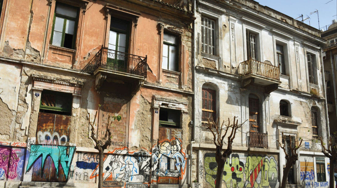 Εγκαταλελειμμένα κτίρια στη Λιοσίων