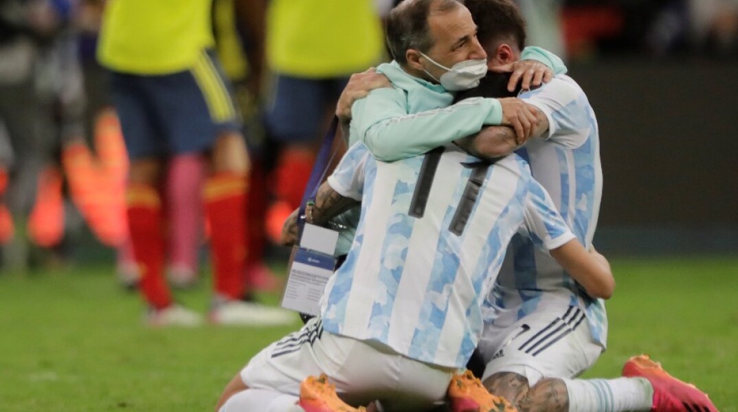 Παίκτες της εθνικής Αργεντινής πανηγυρίζουν την πρόκρισή τους στον τελικό του Κόπα Αμέρικα