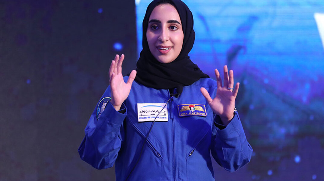 Η Νόρα αλ Ματρούσι (Nora Al Matrooshi), η πρώτη γυναίκα στα Ηνωμένα Αραβικά Εμιράτα που εκπαιδεύεται ως αστροναύτης