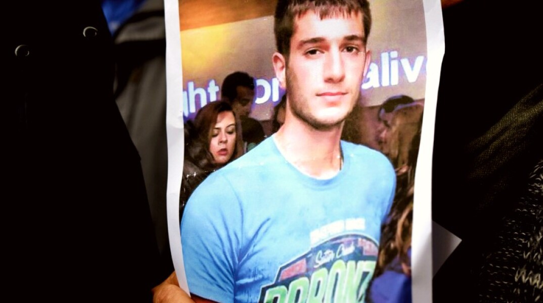 Αφίσα του Βαγγέλη Γιακουμάκη © Eurokinissi / ΚΑΤΕΡΙΝΑ ΝΟΜΙΚΟΥ