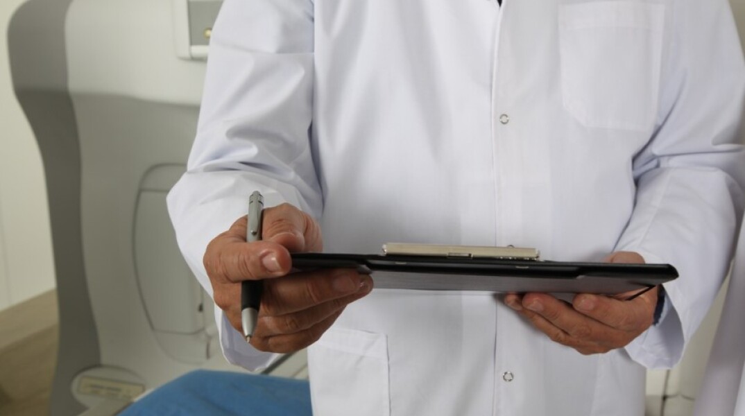 Γιατρός σε νοσοκομείο © Pixabay - Εικονικοί εμβολιασμοί: Τι απαντά το Ασκληπιείο
