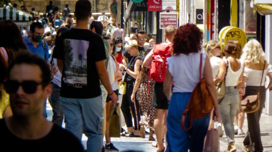 Κόσμος στην Ερμού © EUROKINISSI / ΚΟΝΤΑΡΙΝΗΣ ΓΙΩΡΓΟΣ 