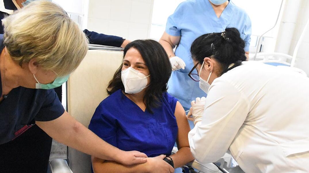 ΕΜΒΟΛΙΑΣΜΟΣ ΥΓΕΙΟΝΟΜΙΚΩΝ ΣΤΑ ΝΟΣΟΚΟΜΕΙΑ ΑΡΓΟΥΣ ΚΑΙ ΝΑΥΠΛΙΟΥ