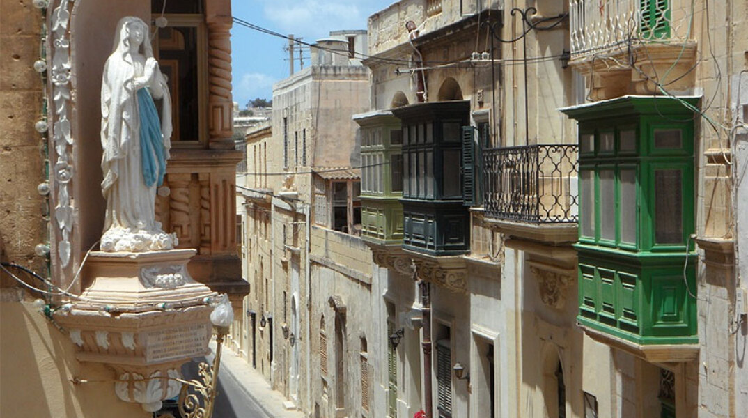 Σπίτια στη Μάλτα (ΦΩΤΟ ΑΡΧΕΙΟΥ) - Η κυβέρνηση «σφραγίζει» τα σύνορα για όσους δεν έχουν κάνει το εμβόλιο για τον κορωνοϊό