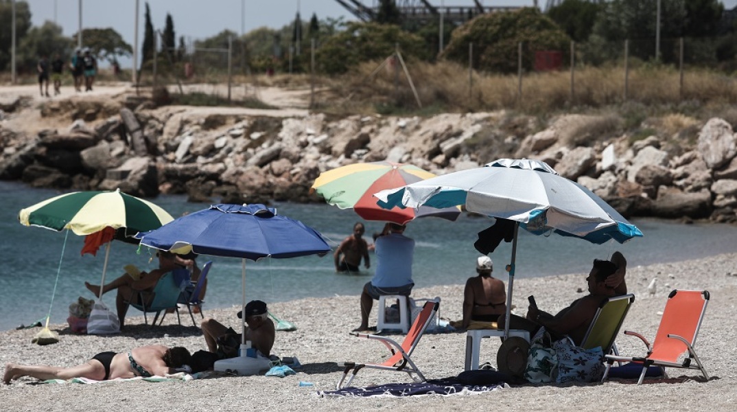 Παραλία - Λουόμενοι καλοκαίρι