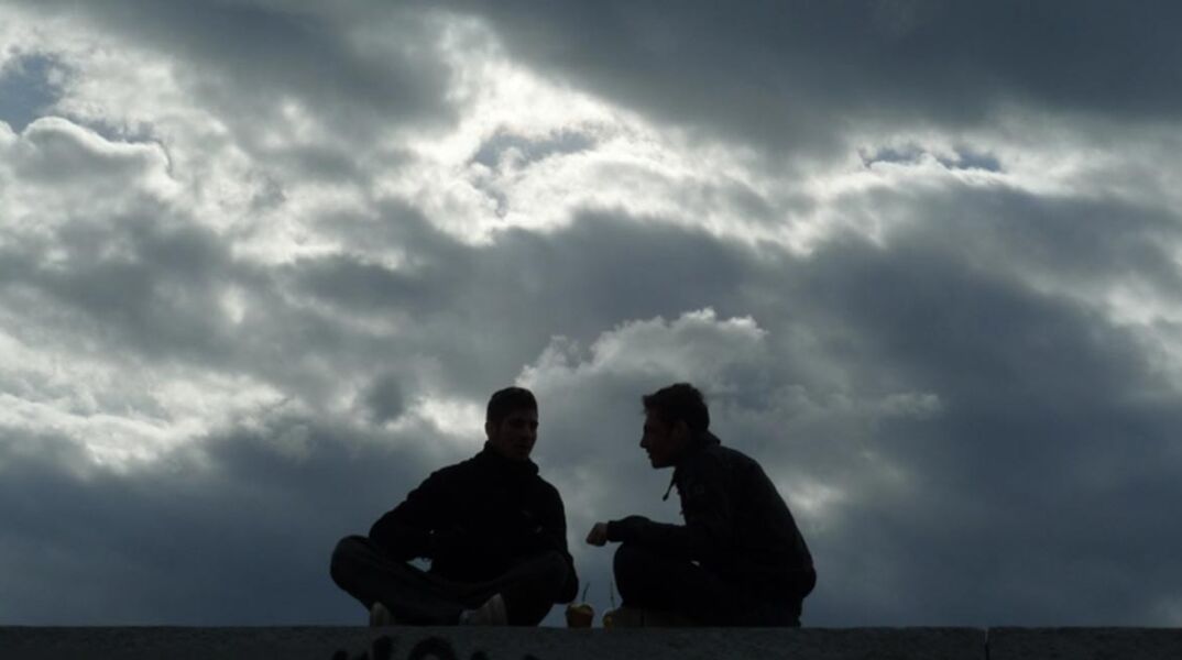 Φωτογραφία στο εξώφυλλο της συλλογής «Ποιήματα» του Ηλία Ευθυμιόπουλου (εκδ. ATHENS VOICE BOOKS)