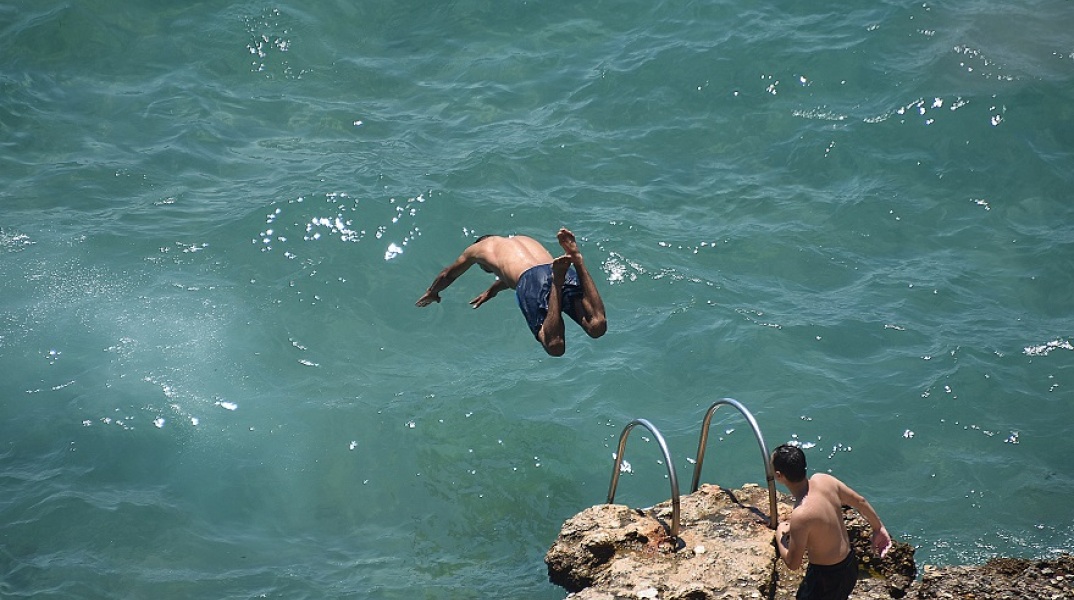 Βουτιά στη θάλασσα -Τραυματισμός 16χρονου στα Χανιά