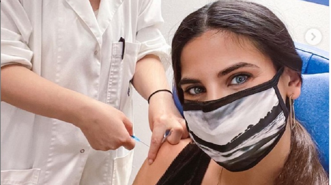 Η Χριστίνα Μπόμπα εμβολιάστηκε κατά του κορωνοϊού