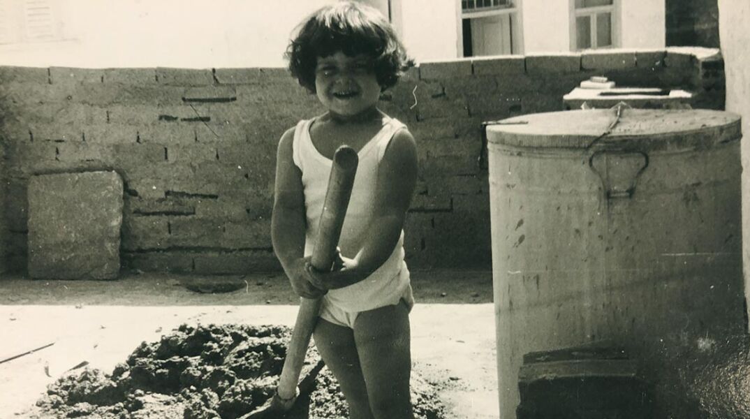 Η δημοσιογράφος Μάγια Τσόκλη σε μικρή ηλικία