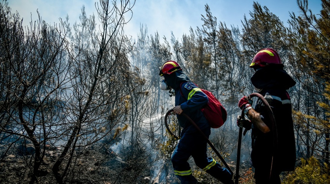 Φωτιά - Πυροσβέστες (φωτογραφία αρχείου)