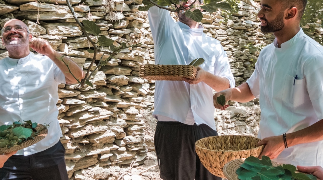 Ο Τάσος Μαντής στην Galazia Hytra της Πάρου