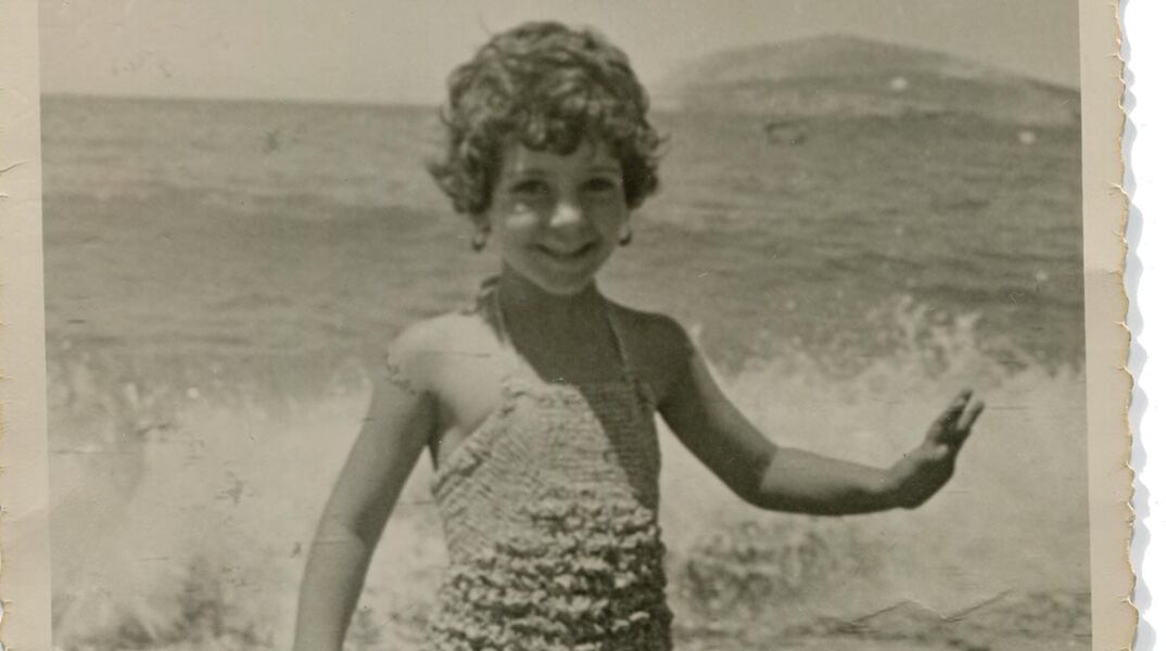 Η ξεναγός και συγγραφέας Άρτεμις Σκουμπουρδή