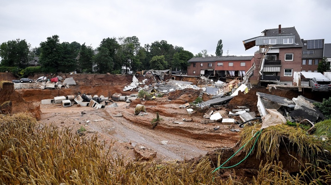 Συγκλονίζουν οι εικόνες από τις φονικές πλημμύρες στη Γερμανία - Κατολισθήσεις και συντρίμμια