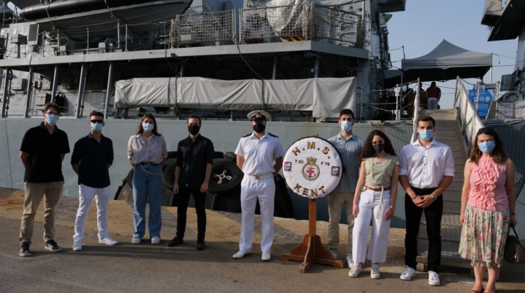 Η ομάδα φοιτητών Oceanos-NTUA επισκέφτηκαν την βρετανική φρεγάτα HMS Kent, σε ένα γεγονός που διοργάνωσε το British Council με την βρετανική πρεσβεία.