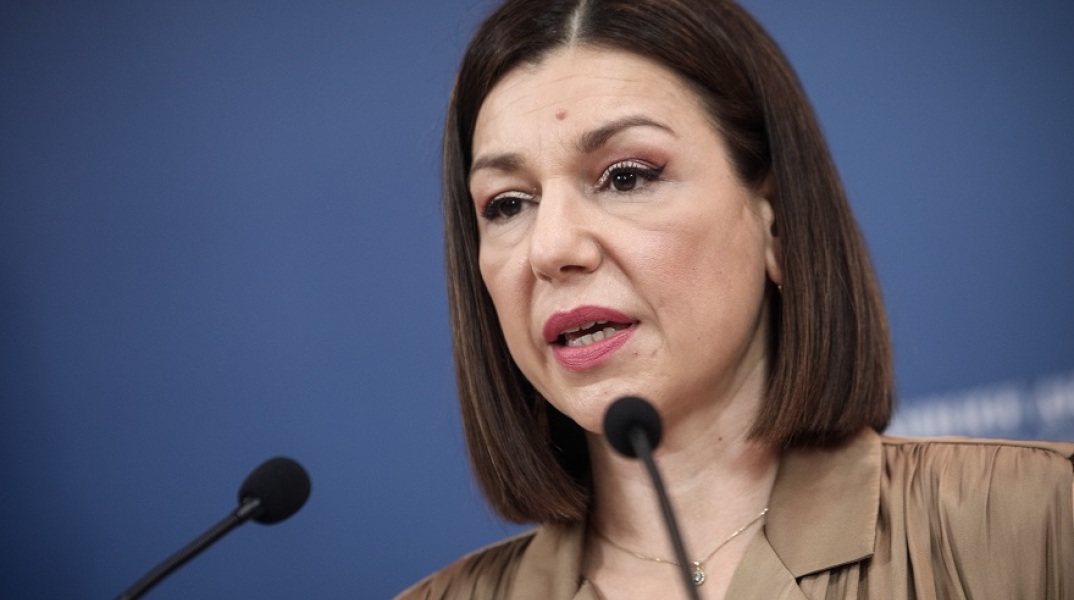 Η κυβερνητική εκπρόσωπος, Αριστοτελία Πελώνη