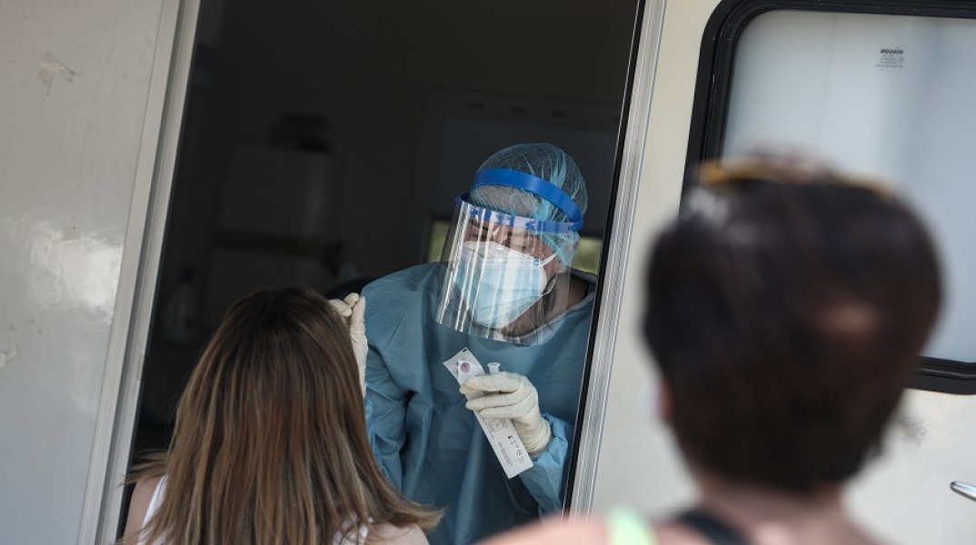 Rapid test από κλιμάκια του ΕΟΔΥ