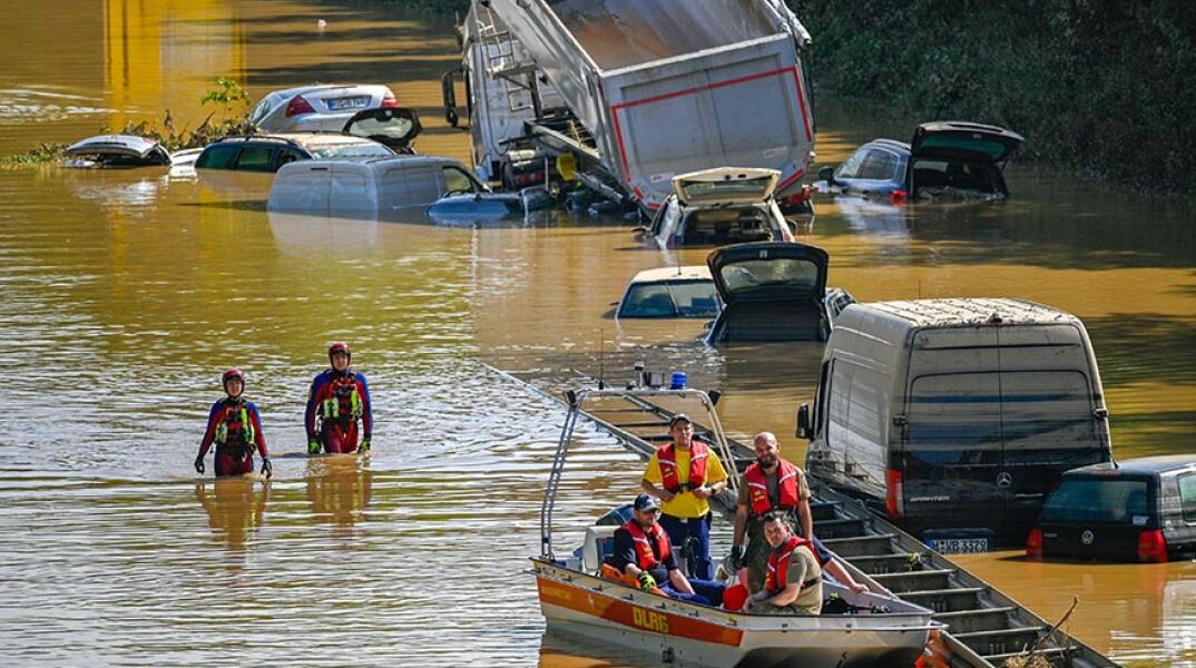 Η Γερμανία συνεχίζει την εκκένωση και τη διάσωση ανθρώπων καθώς αυξάνεται ο αριθμός των θυμάτων μετά τις φονικές πλημμύρες
