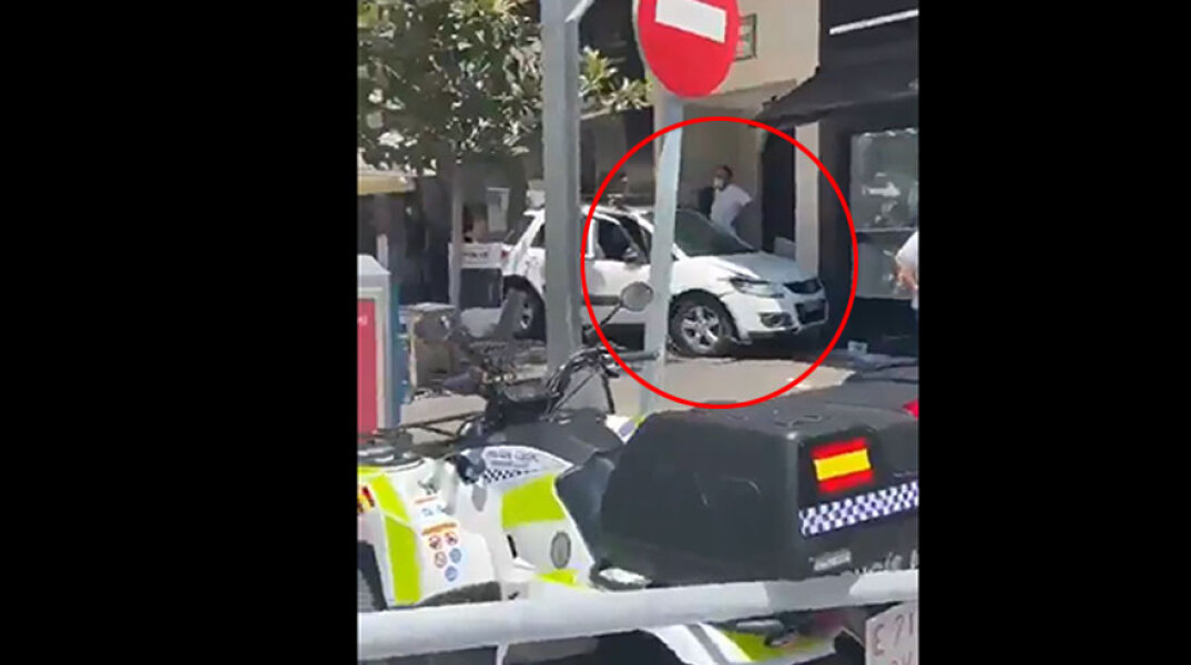 Ισπανία - Μαρμπέγια: Το αυτοκίνητο που έπεσε πάνω σε πεζούς