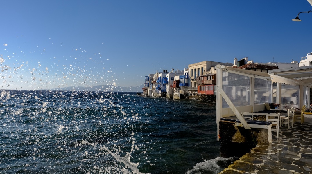 Μύκονος - Άνεμοι και κύματα στη Μικρή Βενετία