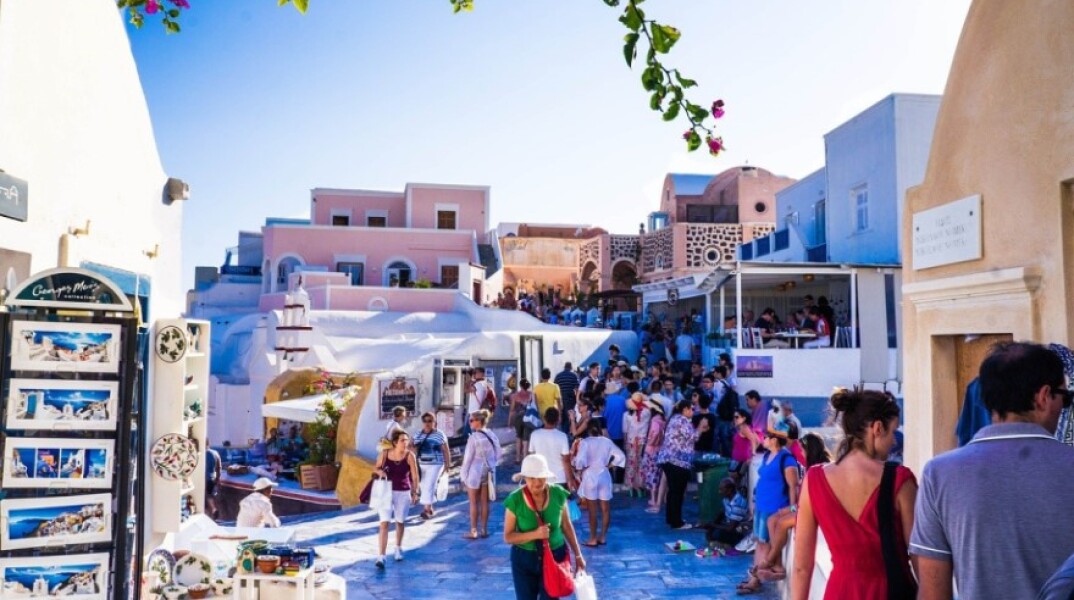 Τουρίστες σε ελληνικό νησί © Pixabay - Μεγάλη αύξηση τουριστών φέτος το καλοκαίρι