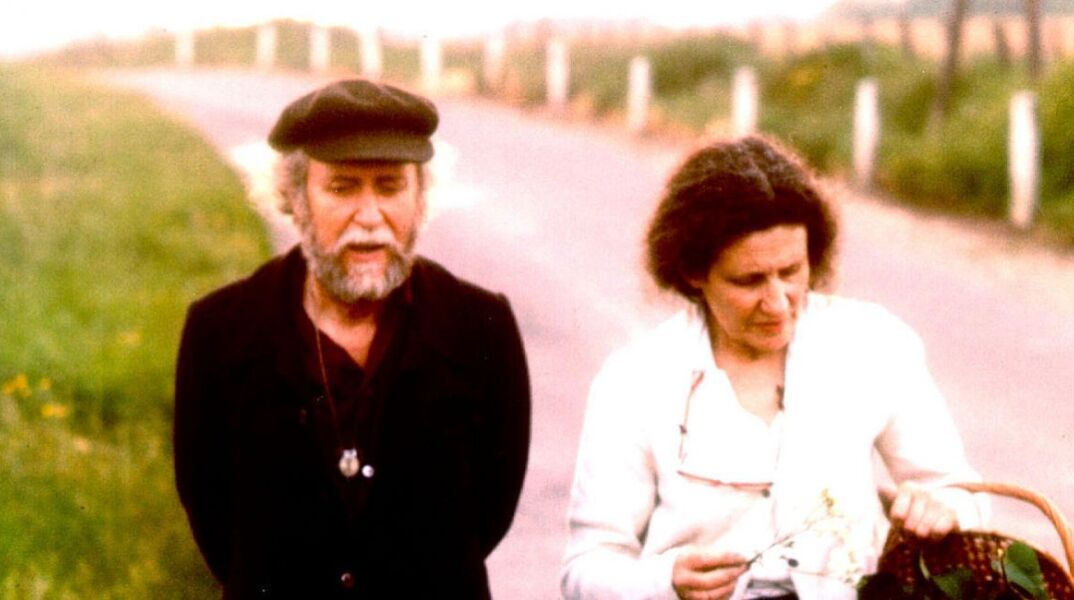 O Γιάννης Τσαρούχης με την Lila de Nobilis σε φωτογραφία του 1975