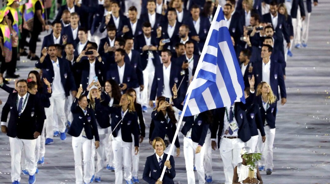 Η ελληνική αποστολή κατά την είσοδό της στην τελετή έναρξης στους Ολυμπιακούς Αγώνες του Ρίο
