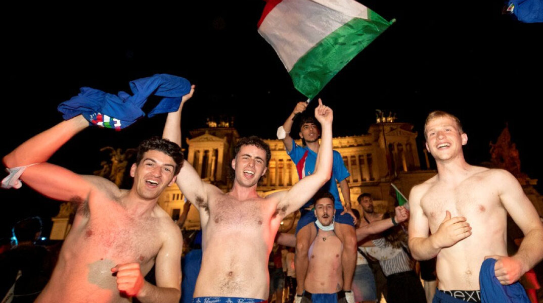 Ξέφρενοι πανηγυρισμοί στην Ιταλία μετά την κατάκτηση του Euro 2020 στο Γουέμπλεϊ (ΦΩΤΟ ΑΡΧΕΙΟΥ)