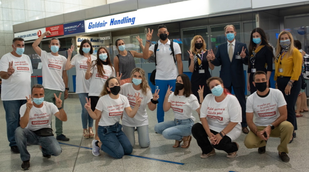 Η Κωτσόβολος και οι εθελοντές του βρέθηκαν στο αεροδρόμιο «Ελευθέριος Βενιζέλος» και μετέφεραν ευχές στους Έλληνες αθλητές στίβου