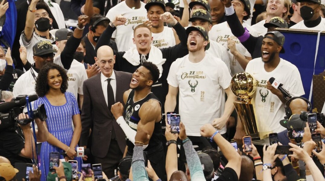 Guardian, New York Times και Washington Post αποθεώνουν τον Γιάννη Αντετοκούνμπο  © EPA / TANNEN MAURY