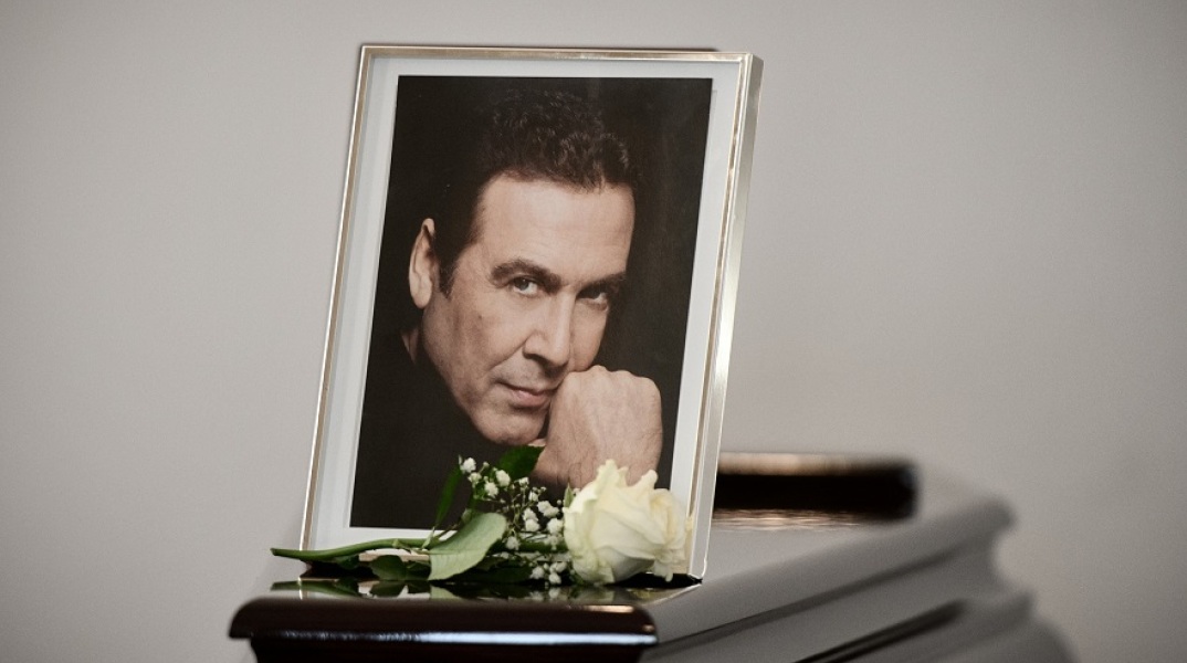 Ο τραγουδιστής, Τόλης Βοσκόπουλος