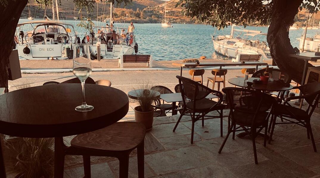 Butler - all day jazzy bistrot στην Τζια