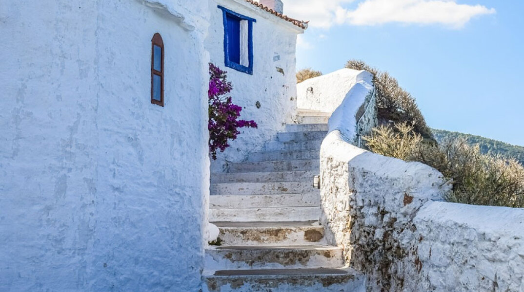 Σπίτι σε νησί (ΦΩΤΟ ΑΡΧΕΙΟΥ) - Αναρτήθηκαν οι τελικοί πίνακες για το πρόγραμμα Κοινωνικός Τουρισμός 2021