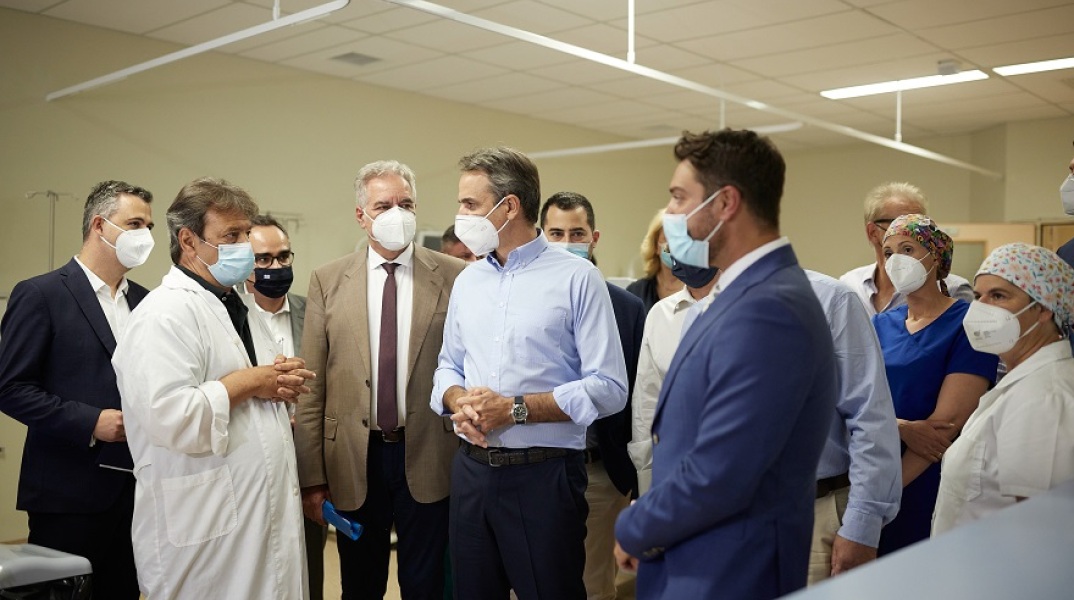 Ο πρωθυπουργός Κυριάκος Μητσοτάκης στο Γενικό Νοσοκομείο Χαλκίδας