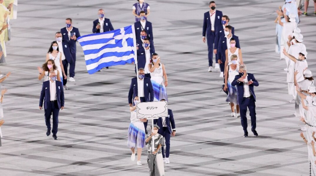 Η ελληνική αποστολή κατά την είσοδό της στην τελετή έναρξης στους Ολυμπιακούς Αγώνες του Τόκιο