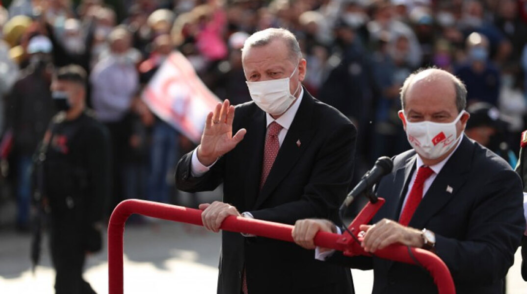 Ρετζέπ Ταγίπ Ερντογάν και Ερσίν Τατάρ στα Κατεχόμενα - Το Συμβούλιο Ασφαλείας καταδίκασε τις τουρκικές εξαγγελίες για μερικό άνοιγμα στα Βαρώσια