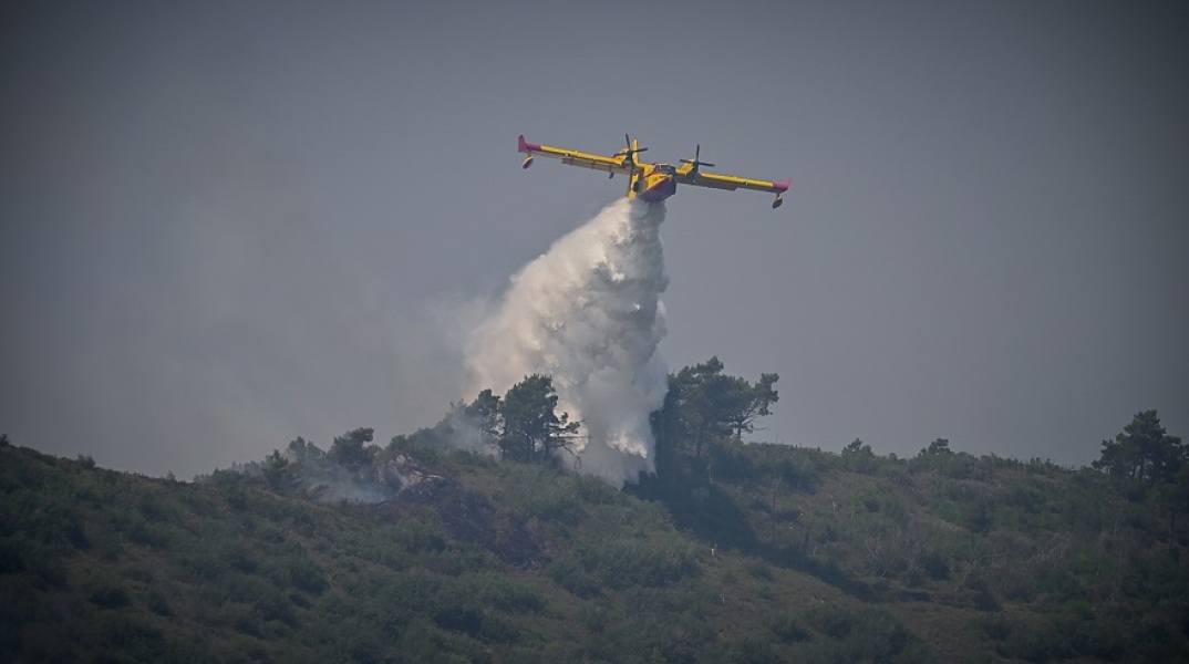 Φωτιά - Επιχείρηση κατάσβεσης από εναέρια μέσα