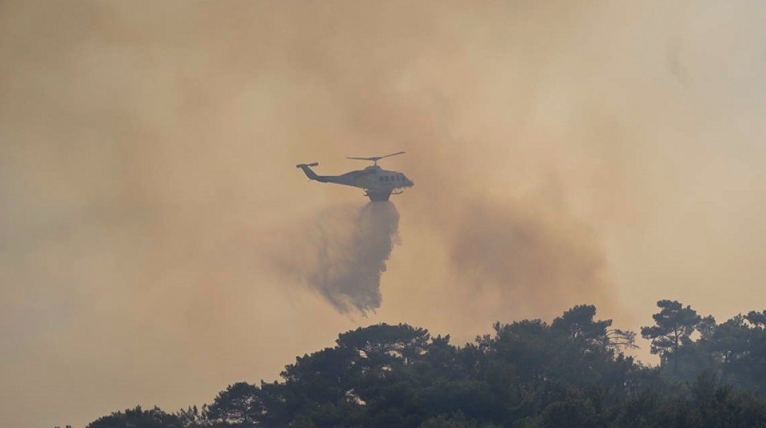 Επιχείρηση κατάσβεσης πυρκαγιάς με εναέρια μέσα 