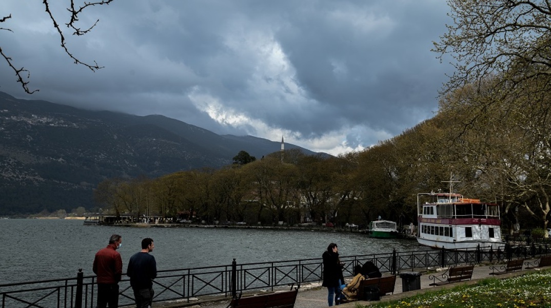  Συννεφιά και βροχές 